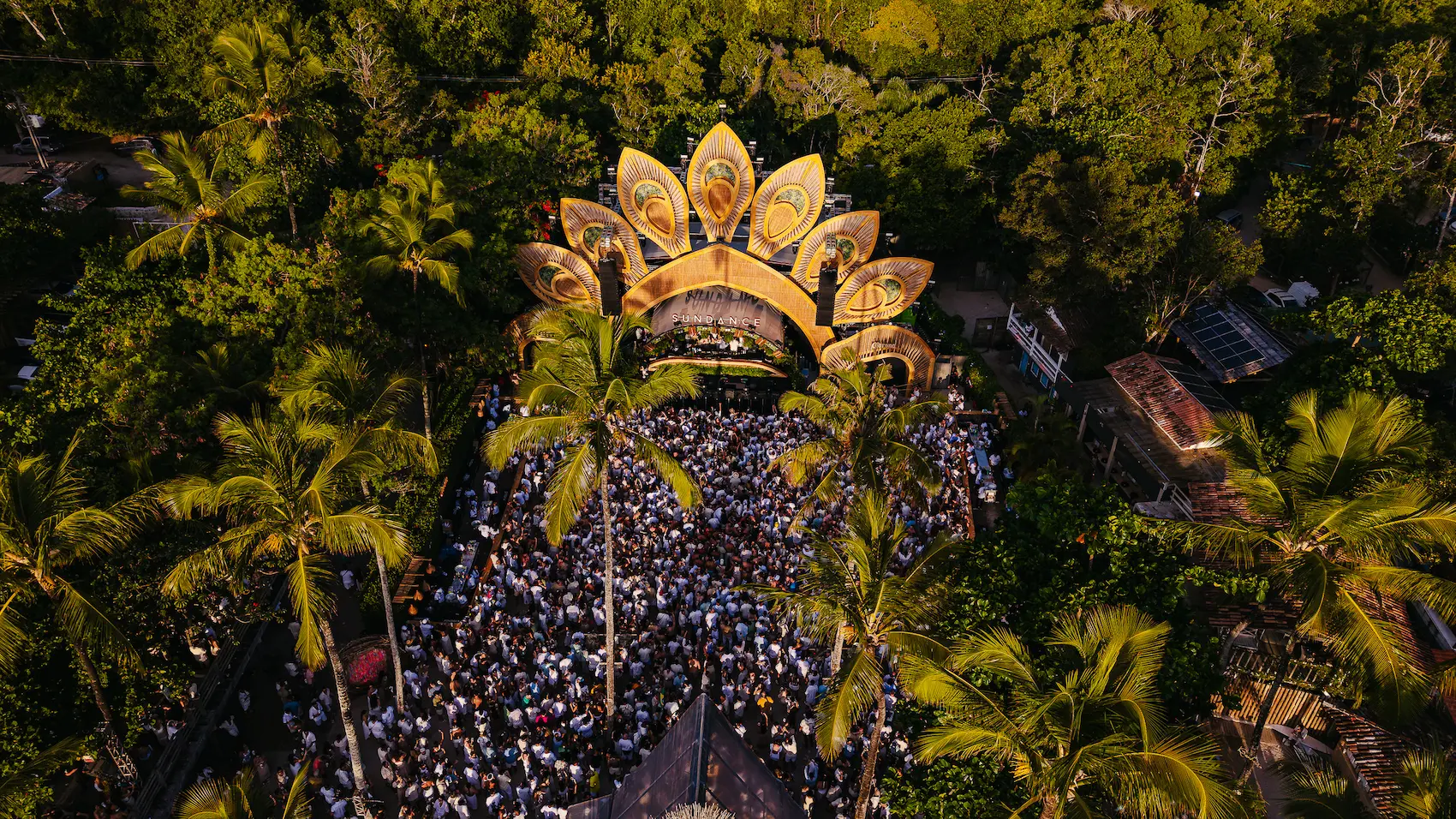 Adam Port estreia no Sundance em Arraial d’Ajuda